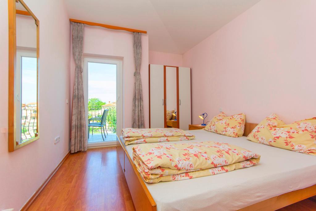 Apartments 4 Palme Funtana Δωμάτιο φωτογραφία