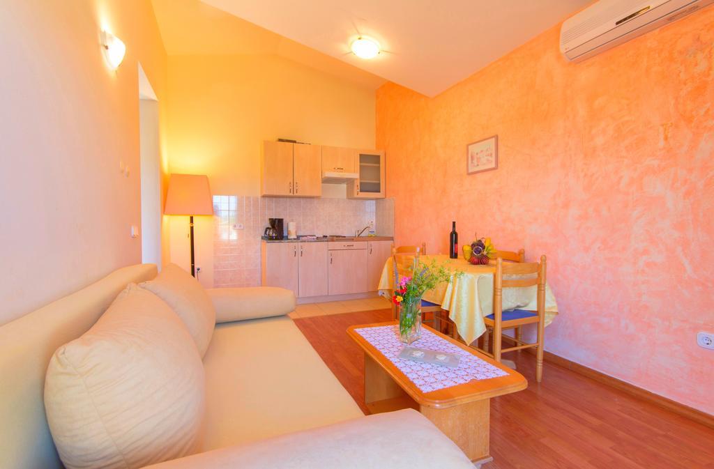 Apartments 4 Palme Funtana Δωμάτιο φωτογραφία