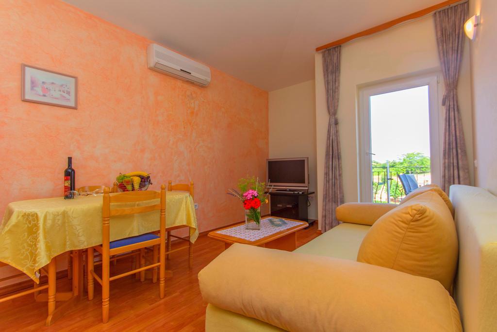 Apartments 4 Palme Funtana Δωμάτιο φωτογραφία