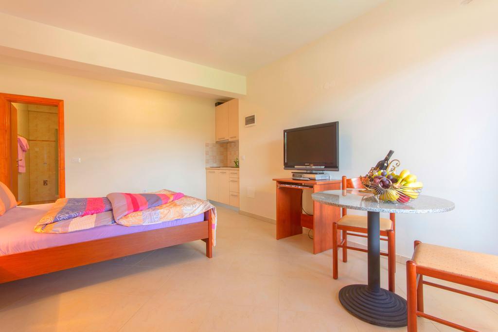 Apartments 4 Palme Funtana Δωμάτιο φωτογραφία
