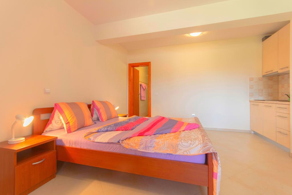 Apartments 4 Palme Funtana Δωμάτιο φωτογραφία