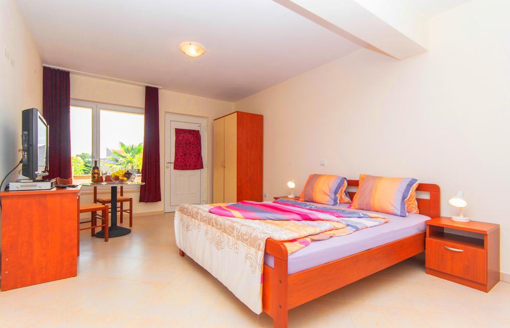 Apartments 4 Palme Funtana Δωμάτιο φωτογραφία