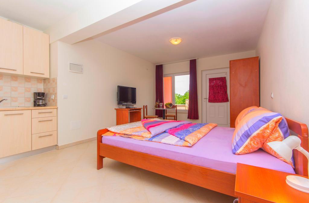 Apartments 4 Palme Funtana Δωμάτιο φωτογραφία