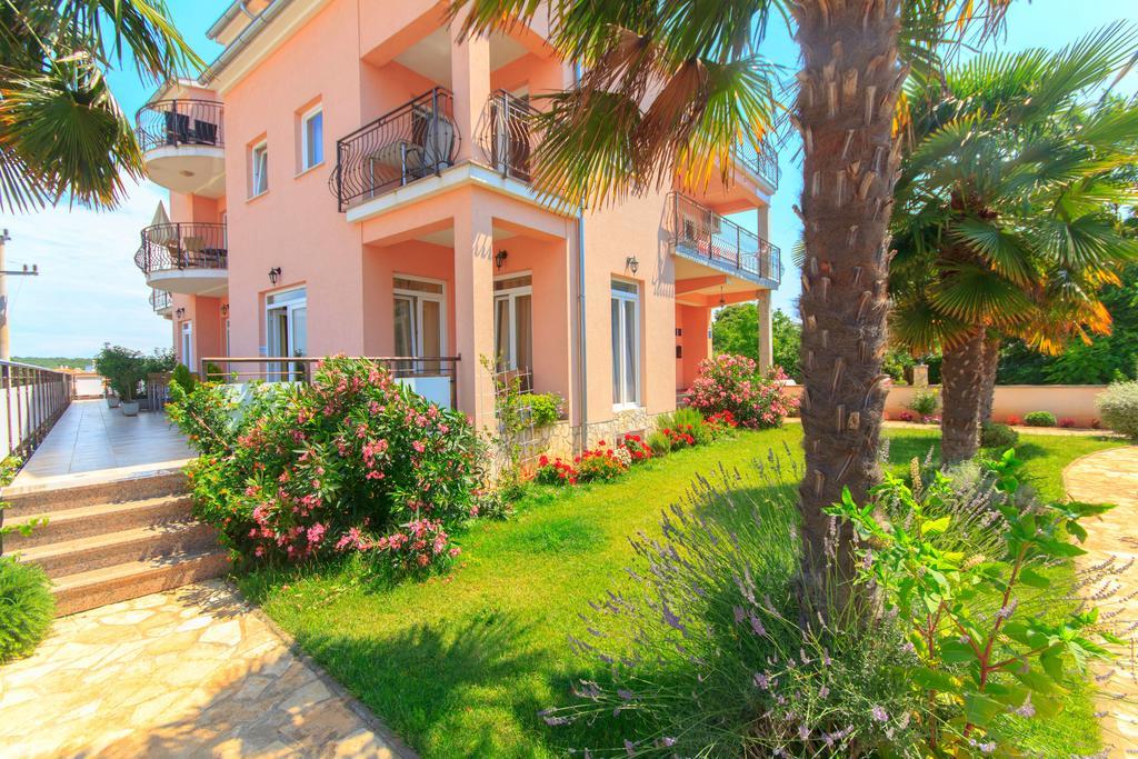 Apartments 4 Palme Funtana Δωμάτιο φωτογραφία